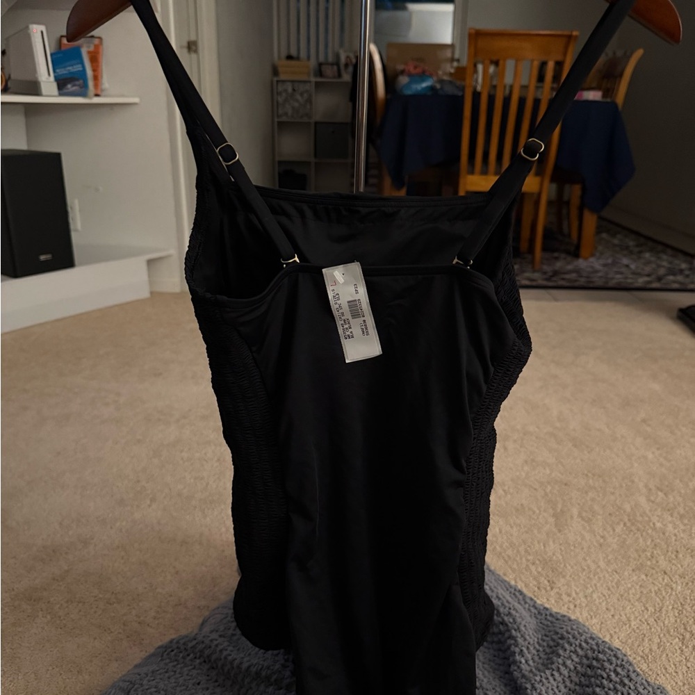 NWT Women’s Lands' End Small Long Black Multi-way,Adj.Straps,One Pc. Swim - Picture 4 of 6